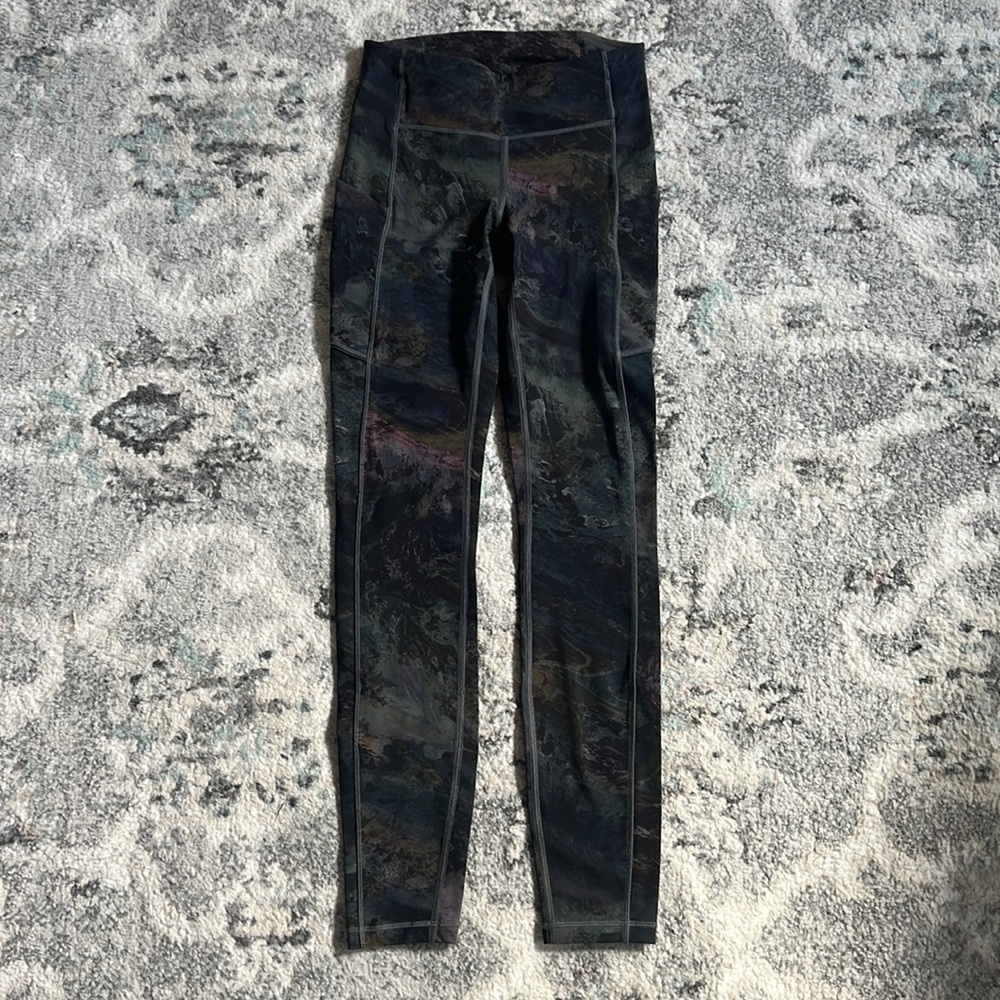 Lululemon Speed Up Tight *Full-On Luxtreme 28"